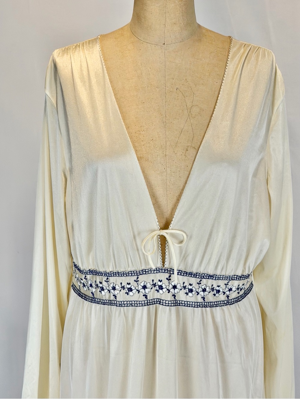 VINTAGE 70s 80s long sleeve maxi nightgown slip dress deep v neck embroidery - Picture 6 of 13